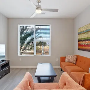  Apartment Gia Modern 2 Bedroom With Swimming Pool United States